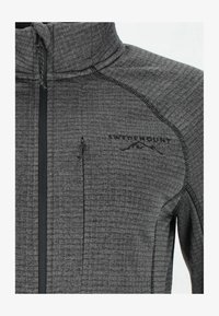 Unselected, black melange