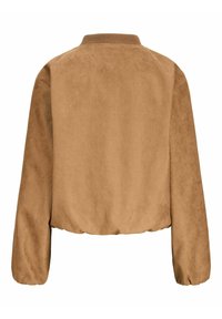 Braune Wildleder-Bomberjacke mit geripptem Kragen, elastischem Saum und langen Ärmeln. Die Textur ist glatt mit einem matten Finish.