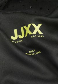 JJXX - Top