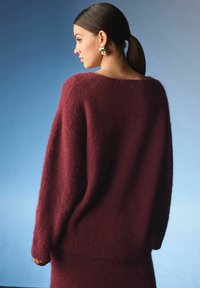 Next RELAXED FIT SOFT TOUCH V-NECK  - Pullover - red berry