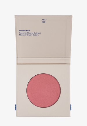 Trousse à maquillage compacte beige avec une palette de blush rose, étiquetée "90+100", infusée d'extrait de fleur de pivoine et d'esters d'origine naturelle.