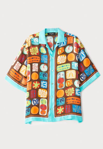 Kortärmad skjorta med en brun bas och färgglada geometriska mönster samt blommönster. Ljust blå krage och fåll-accenter.