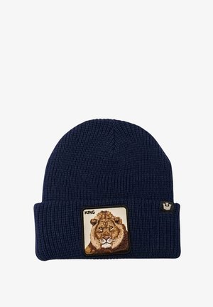 Berretto a maglia blu navy con finitura texturizzata e una toppa quadrata con un grafico di un leone e la parola "KING" in un angolo superiore.