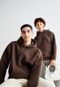 Levi's® COZY UP HOODIE UNISEX - Sweatshirt com capuz - hot fudge