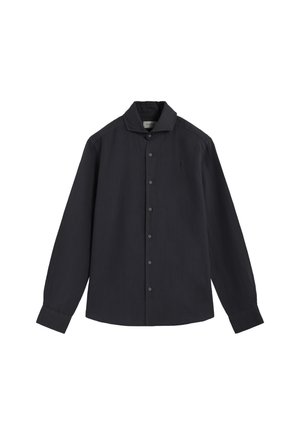 Camisa negra de manga larga con botones, cuello y puños, mostrada extendida sobre un fondo blanco.