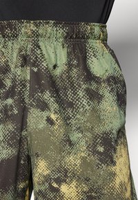 Nike Performance INUL - Sport rövidnadrágok - oil green/black/medium olive
