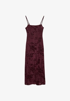 Bordeaux bloemenmaxi jurk met dunne bandjes, met een fluwelen textuur en ingewikkelde bloemenpatronen in een donkere tint. Soepele stofafwerking.