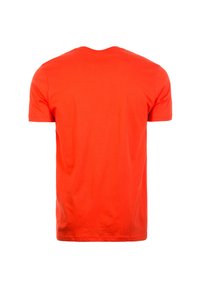 Rød bomulds T-shirt med rund hals, korte ærmer og en glat tekstur. Har en ensfarvet design og almindelig pasform uden yderligere dekorative elementer.