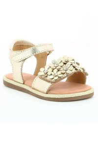 Sandale en cuir doré avec une semelle plate, ornée d'embellissements floraux et d'accents en strass. Bride ajustable pour un maintien sécurisé.