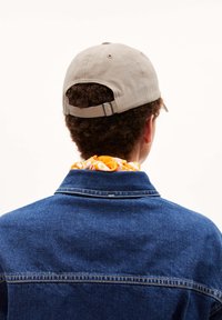 ARMEDANGELS YAANIS BOLD - Pet - sand stone