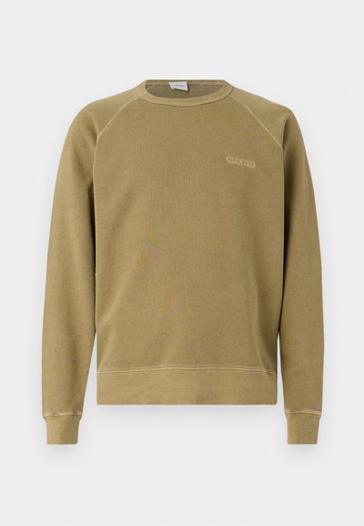 Olivengrøn sweatshirt med raglanærmer, rund halsudskæring og broderet "CLOSED" logo. Lavet af blødt bomuldsstof og har en ribbede kant.