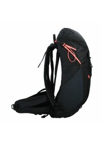 Schwarzer Rucksack mit einem geometrischen Mesh-Panel, kurviger Gestaltung, verstellbaren Trägern und leuchtend orangefarbenen Akzenten zur besseren Sichtbarkeit. Verstellbarer Hüftgurt im Lieferumfang enthalten.