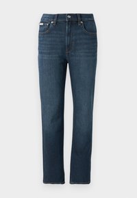 Jean en denim bleu foncé avec une coupe droite, poches avant, fermeture par bouton et détails de couture subtils sur la taille.