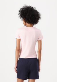 Tommy Jeans SLIM ESSENTIAL LOGO TEE - Print T-shirt - precious pink