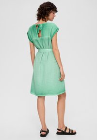 s.Oliver CRINKLE MET RUGDECOLLETÉ zielony