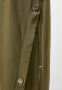 Don't Waste Culture TAPIO UNISEX - Tracksuit bottoms - green fabric
