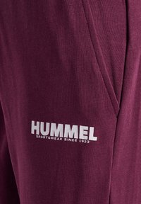 Hummel LEGACY TAPERED  - Træningsbukser - grape wine