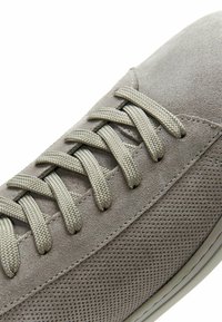 Derimod Sneaker low - grey
