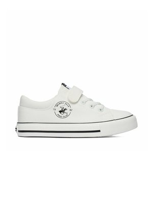 Hvid lavtop sneaker med sorte striber på sålen, velcrobånd, snørebånd og Beverly Hills Polo Club-logo på siden.