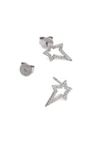 Orecchini a forma di stella in argento con una superficie scintillante, caratterizzati da un bordo di pietre trasparenti e chiusure a farfalla tonde per un'assicurazione sicura.
