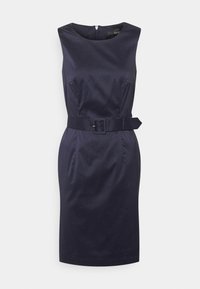 Granatowa dopasowana sukienka z okrągłym dekoltem, paskiem w talii i zapięciem na zamek z tyłu. Gładka tkanina i bezszwowy design.
