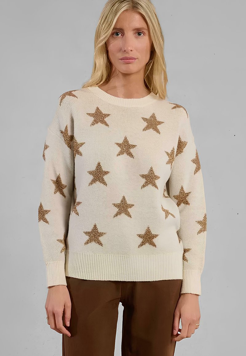 Maglione lavorato a maglia crema con motivi a stella dorati, polsini e orlo a coste, scollatura tonda, vestibilità comoda e una consistenza morbida.