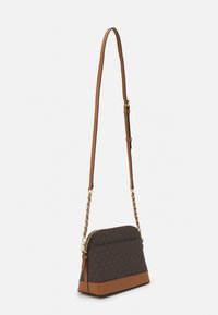 MICHAEL Michael Kors JET CHARM DOME - Taška cez plece - brown/acorn