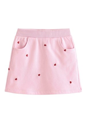 Lyserød mininederdel med elastisk taljebånd, forlommer og små spredte røde hjerte-mønstre.