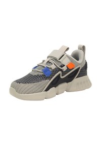 Athletische Sneaker aus Mesh und synthetischem Material, mit einem grauen Obermaterial und blauen sowie orangen Akzenten, einer gepolsterten Sohle und sicheren Fit-Bändern.