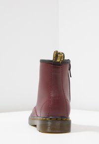 Dr. Martens 1460 J Softy - Botins de atacadores - cherry red