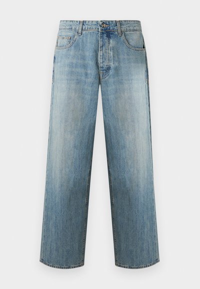 Φαρδιά τζιν παντελόνια σε ανοιχτό μπλε χρώμα με κουμπί και φερμουάρ μπροστά, δύο μπροστινές τσέπες και ξεθωριασμένες λεπτομέρειες πλύσης.