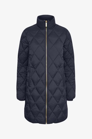 Marineblå quiltet pufferjakke med høj krave, fuld lynlås og diamantmønster. Har guld lynlås og blød isolerende tekstur.