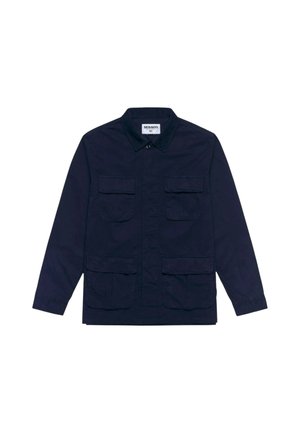 Giacca blu navy scuro a maniche lunghe con quattro tasche frontali a patta e colletto con bottoni, etichetta Sebago sul lato interno del colletto.