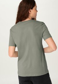 hessnatur T-shirt basic - seegras