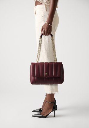 GRACE MED CROSSOVER - Handtasche - deep rouge