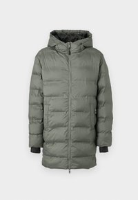 Πουφά jacket σε ελαιόλαδο πράσινο, με φερμουάρ, κουκούλα και ελαστικές μανσέτες. Φτιαγμένο από φλις, αδιάβροχο ύφασμα με πλευρικές τσέπες.