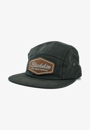 Casquette vert foncé en tissu texturé, ornée d'un patch brodé marron avec les mots "Blackskies High-Grade Supplies" à l'avant.