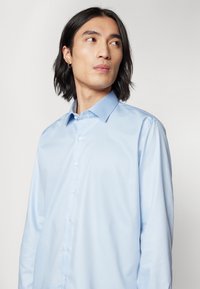 Kigili ADRIAN - Businesshemd - pale blue