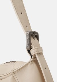 Steve Madden BGAL - Rankinė - bone