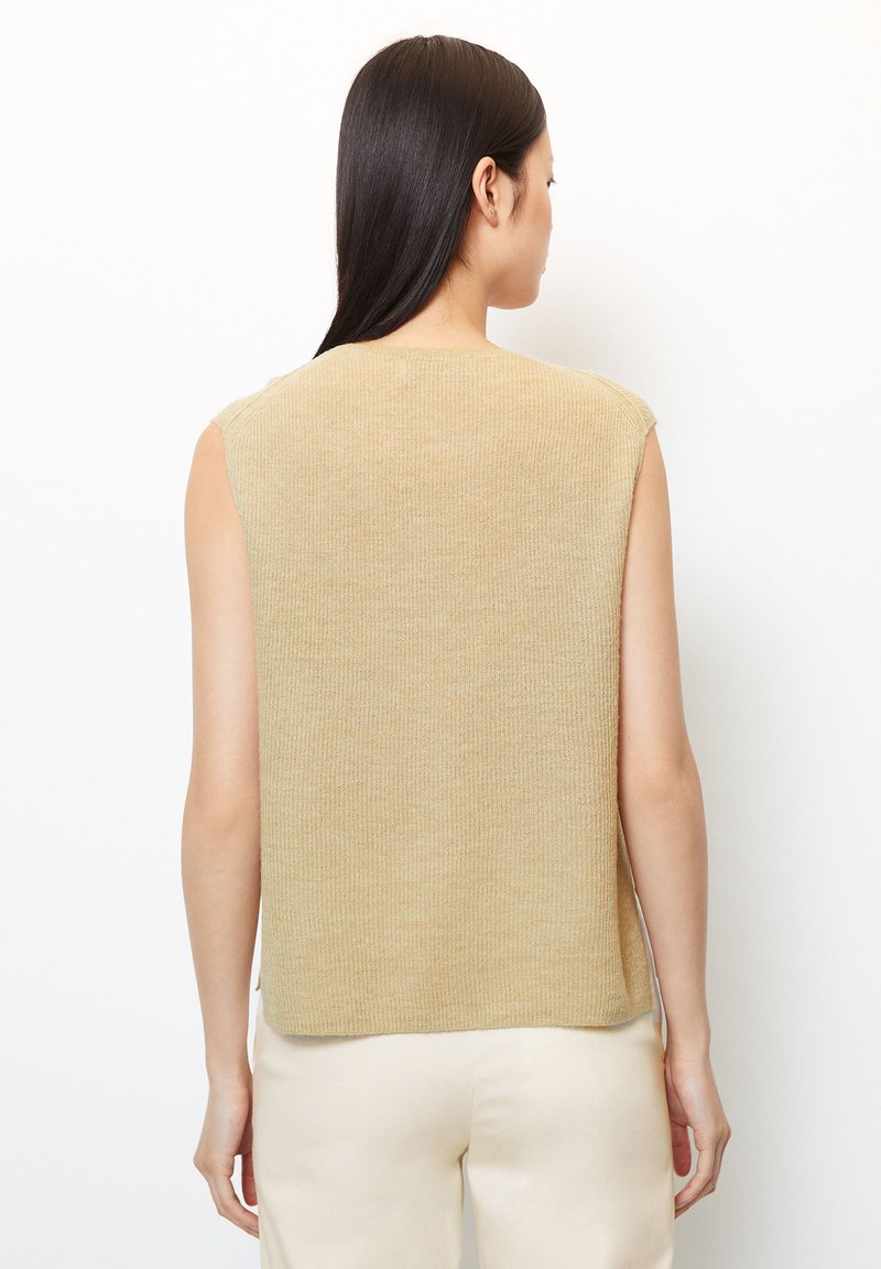 Beige ärmelloses Top mit gerippter Textur, Rundhalsausschnitt und geradem Schnitt, versehen mit einem dezenten Saum. Glattes Material ohne Verzierungen.