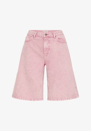 Rózsaszín, magasított derékú farmer rövidnadrág elülső gombbal és zipzárral, övbújtatókkal, valamint oldalsó és hátsó zsebekkel.