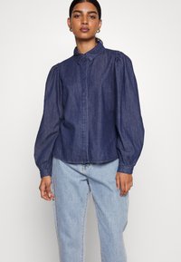 Vero Moda Petite VMNILY  - Blusa - dark blue denim