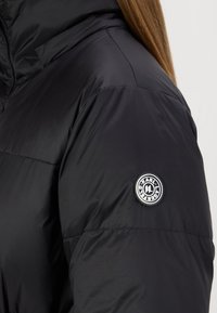 KARL LAGERFELD REVERSIBLE LONG  - Páperový kabát - black