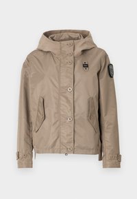 Giacca beige con cappuccio, presenta un fronte con bottoni, due tasche laterali e polsini regolabili. Comprende un'etichetta nera con logo sulla manica.