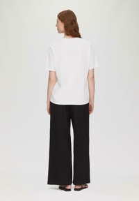 QS  OVERSIZED biały