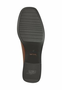 Semelle de chaussure en cuir marron avec une surface en caoutchouc noir texturée, présentant des rainures horizontales pour la traction et un détail de logo de marque embossé.