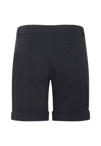 Svarta bomullsshorts med rullad kant, med en bakficka och en platt framdesign. Slät textur med minimal sömdetalj.