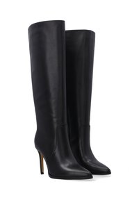 Zwarte over-de-knie laarzen van soepel leer, met een spitse neus en hoge stilettohak, een aansluitend ontwerp en minimale details.