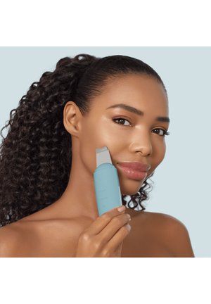 GESKE, MICROCURRENT SKIN SCRUBBER BLACKHEAD REMOVER 9 IN 1 - Hudplejeredskab - turquoise