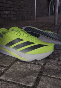 adidas Performance ADIZERO SL2 - Løbesko til landevejen - lucid lemon/core black/halo silver-coloured